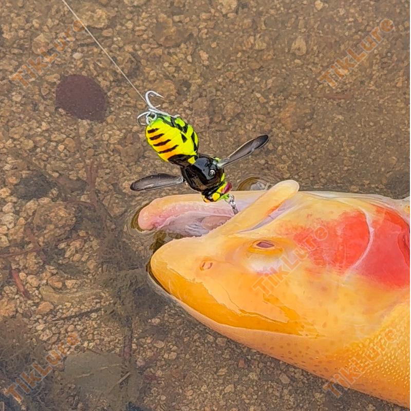 Realistic Topwater Wasp Lure