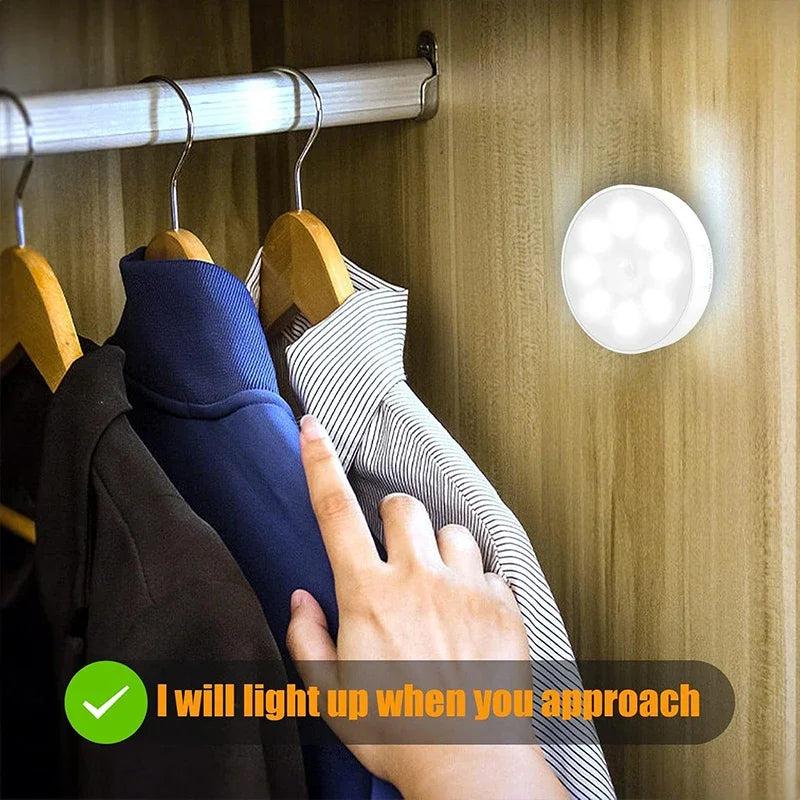 Luz nocturna LED inalámbrica con sensor de movimiento